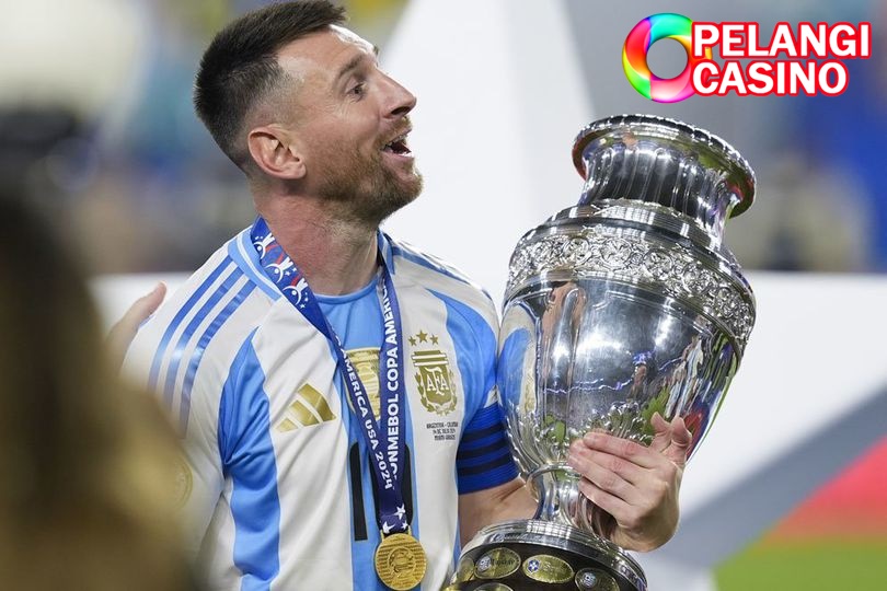 Lionel Messi What a Man! Gak Mau Angkat Trofi Sendiri, Ajak Otamendi dan Di Maria